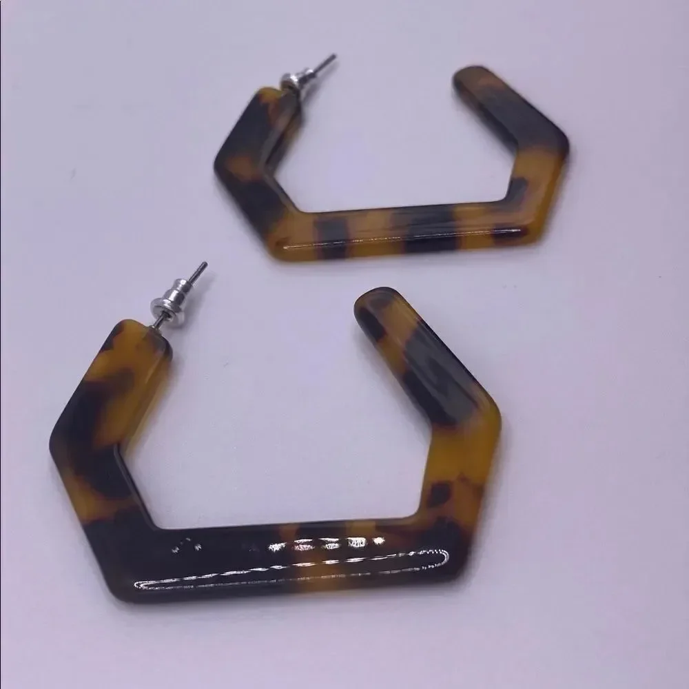 4/$20 Geometric Tortoise Hoop Earrings